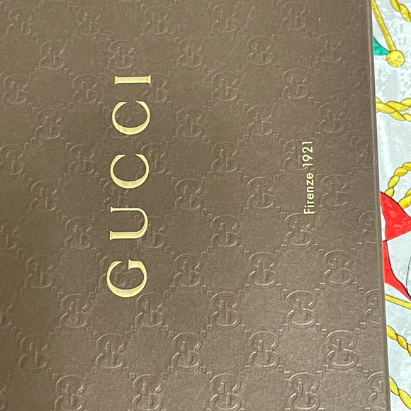 Suede desert tan Gucci loafers - Picture 2 of 16